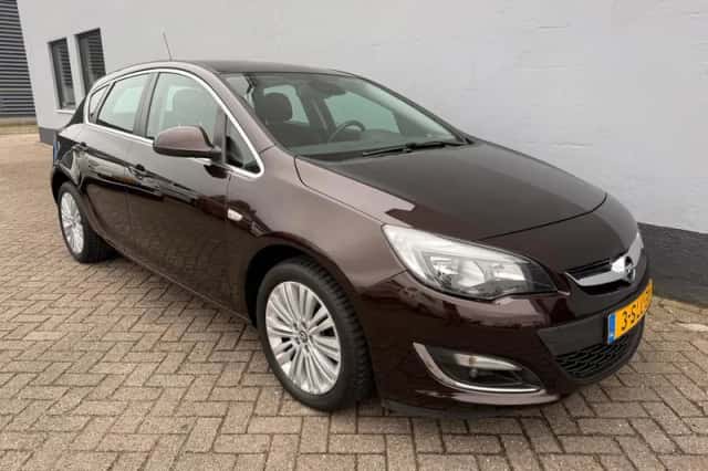 Opel Astra (2013) thumbnail 4