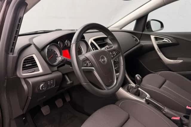 Opel Astra (2013) thumbnail 9
