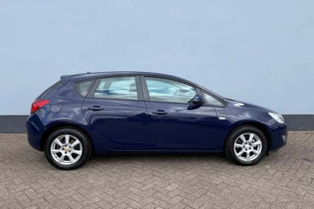 Opel Astra (2010) thumbnail 5