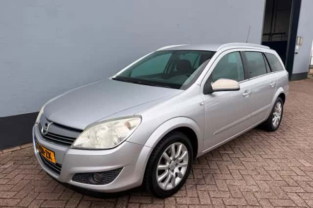 Opel Astra (2008) thumbnail 1