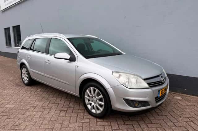 Opel Astra (2008) thumbnail 4