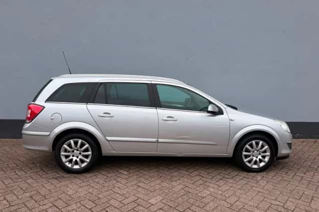 Opel Astra (2008) thumbnail 5