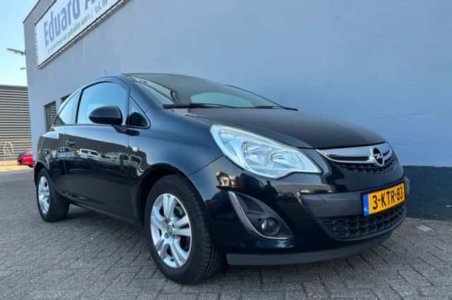 Opel Corsa (2013) thumbnail 4