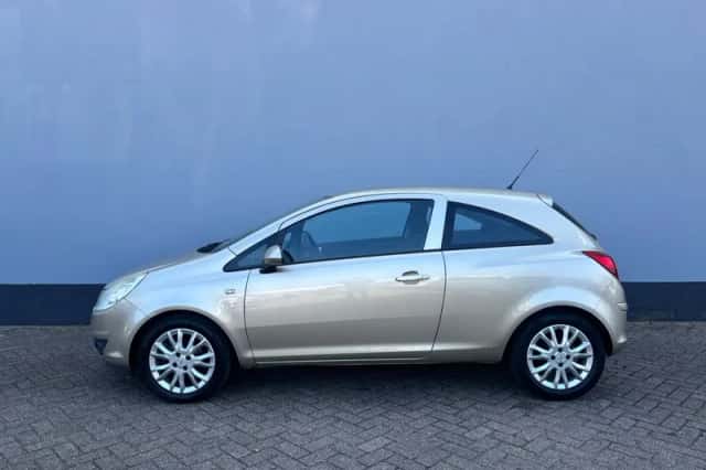 Opel Corsa (2009) thumbnail 2