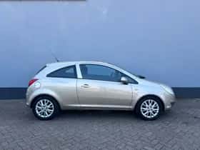 Opel Corsa (2009) thumbnail 5