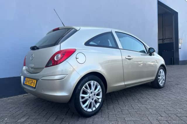 Opel Corsa (2009) thumbnail 6