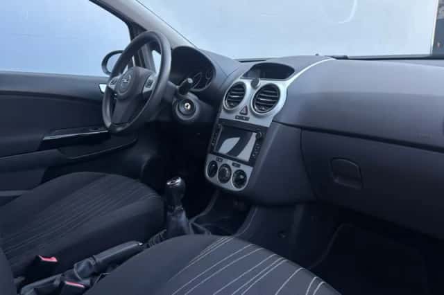 Opel Corsa (2009) thumbnail 10