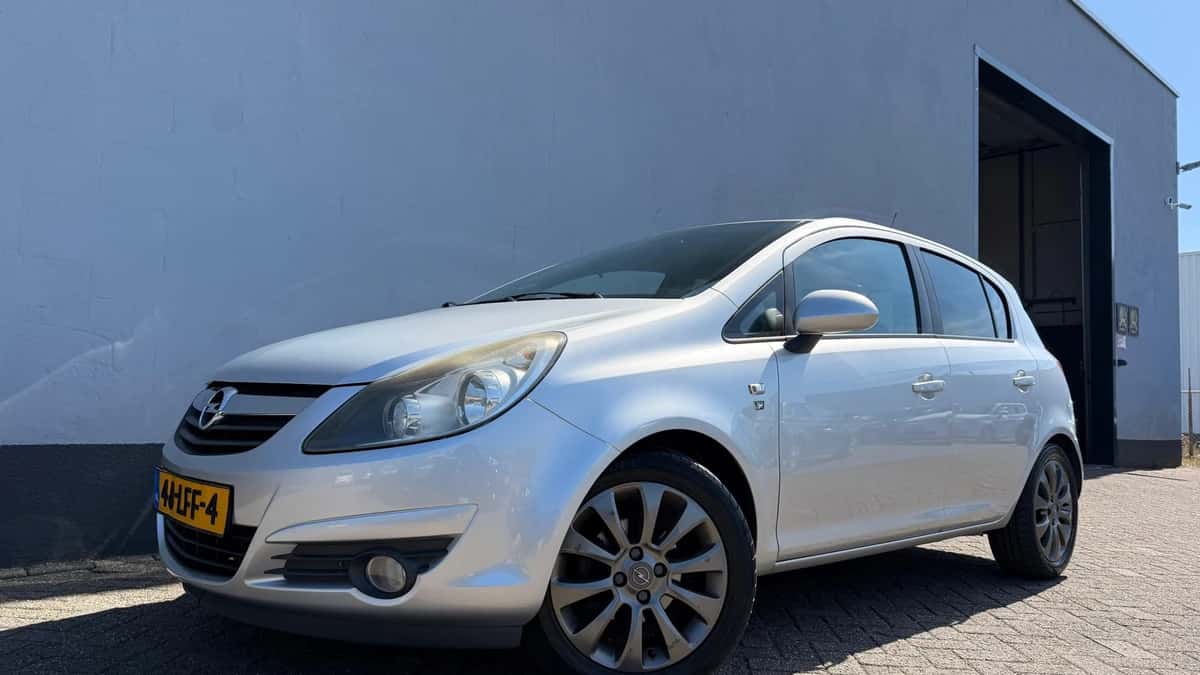 Opel Corsa (2010) — foto 1