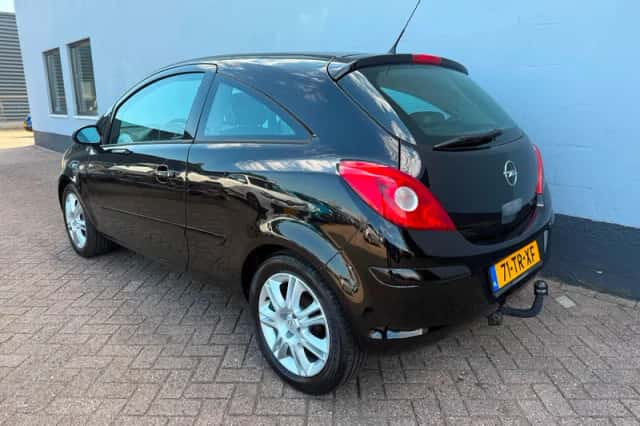 Opel Corsa (2007) thumbnail 3