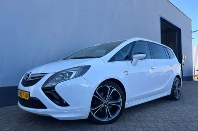 Opel Zafira Tourer (2014) thumbnail 1