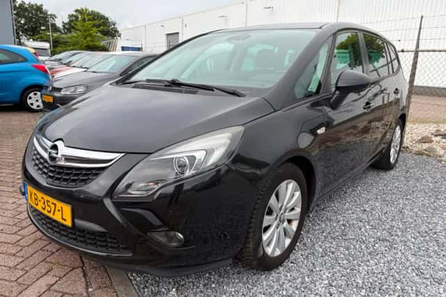 Opel Zafira Tourer (2015) thumbnail 1