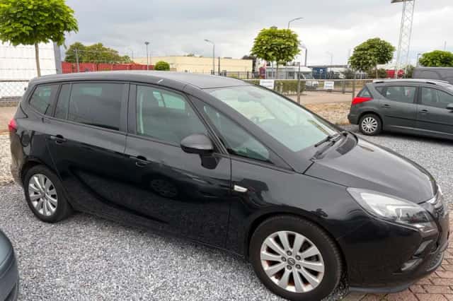 Opel Zafira Tourer (2015) thumbnail 3