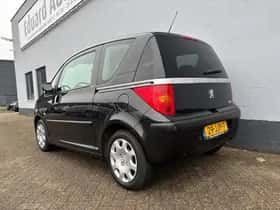 Peugeot 1007 (2009) thumbnail 3