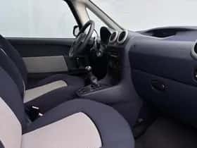 Peugeot 1007 (2009) thumbnail 10