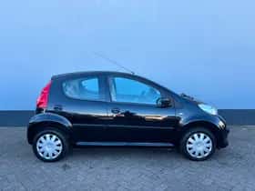 Peugeot 107 (2008) thumbnail 5