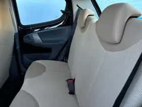 Peugeot 107 (2008) thumbnail 8