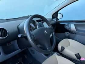 Peugeot 107 (2008) thumbnail 9