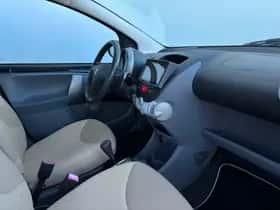 Peugeot 107 (2008) thumbnail 10