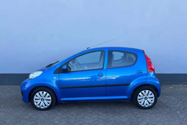Peugeot 107 (2009) thumbnail 2