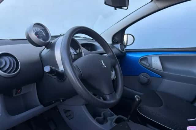 Peugeot 107 (2009) thumbnail 9