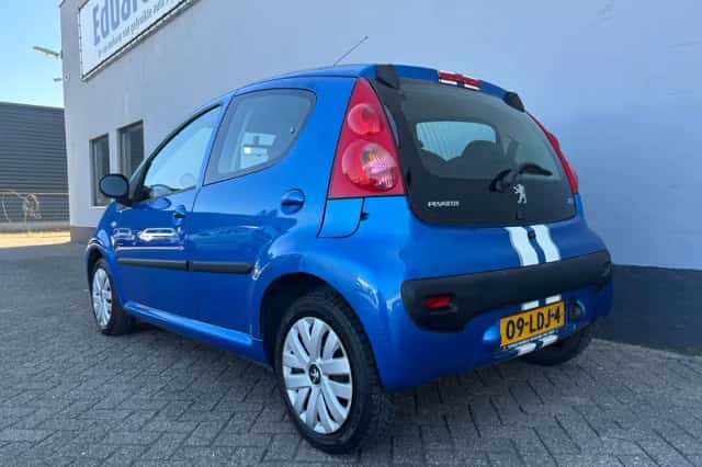 Peugeot 107 (2009) thumbnail 3