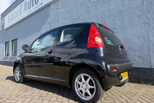 Peugeot 107 (2008) thumbnail 3
