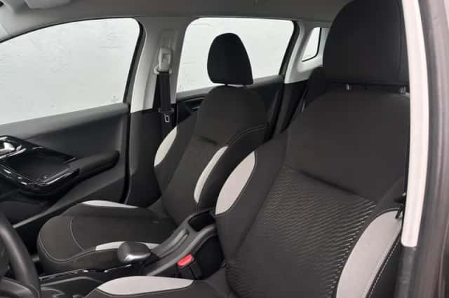 Peugeot 2008 (2015) thumbnail 7