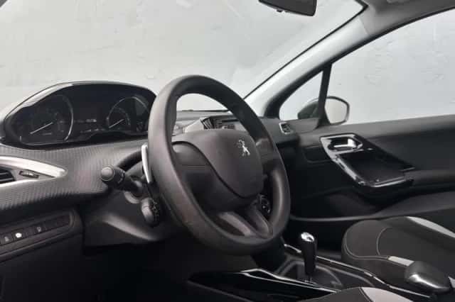 Peugeot 2008 (2015) thumbnail 9