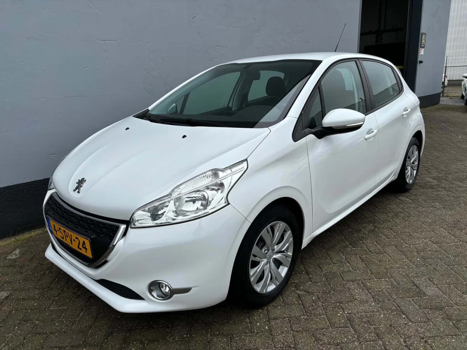 Peugeot 208 (2013) — foto 1