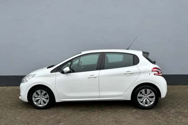 Peugeot 208 (2013) thumbnail 2