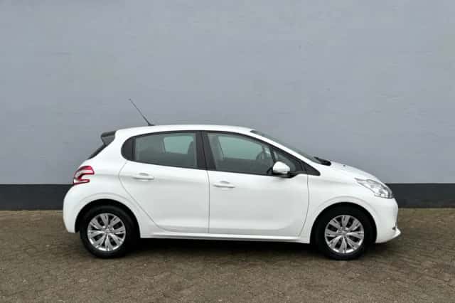 Peugeot 208 (2013) thumbnail 5