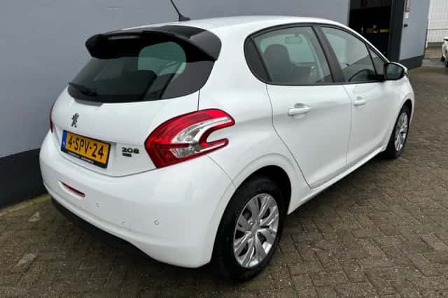 Peugeot 208 (2013) thumbnail 6
