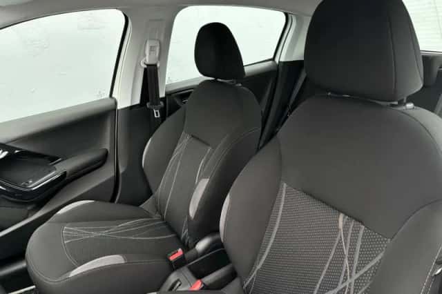 Peugeot 208 (2013) thumbnail 7