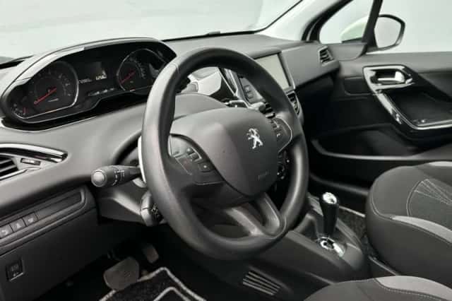 Peugeot 208 (2013) thumbnail 9