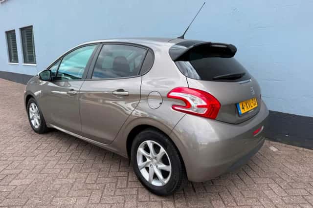 Peugeot 208 (2014) thumbnail 3