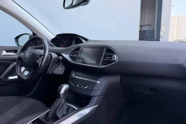Peugeot 308 (2018) thumbnail 11