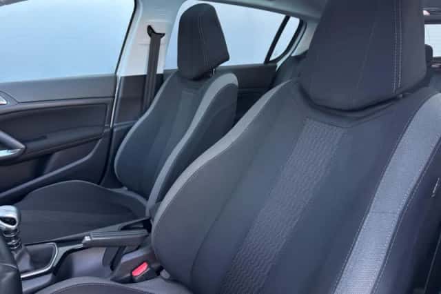 Peugeot 308 (2016) thumbnail 7