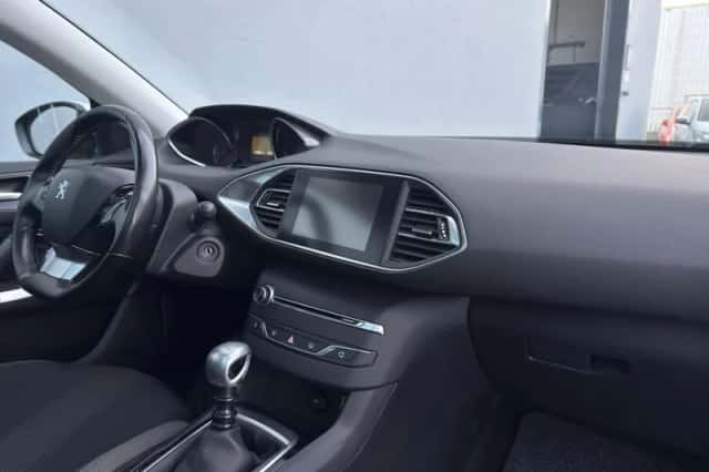 Peugeot 308 (2016) thumbnail 10