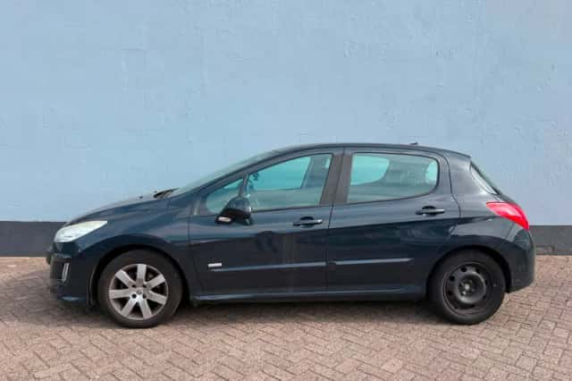 Peugeot 308 (2011) thumbnail 2