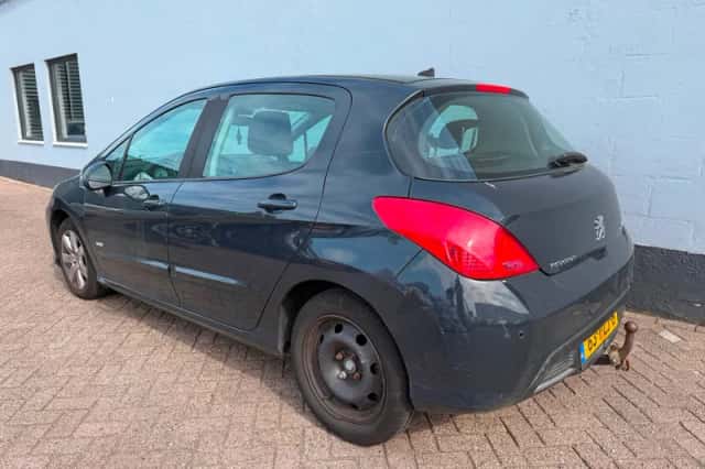 Peugeot 308 (2011) thumbnail 3