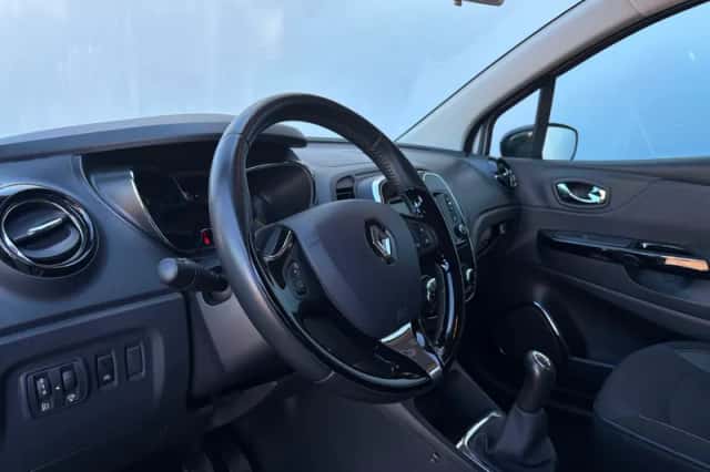 Renault Captur (2014) thumbnail 9