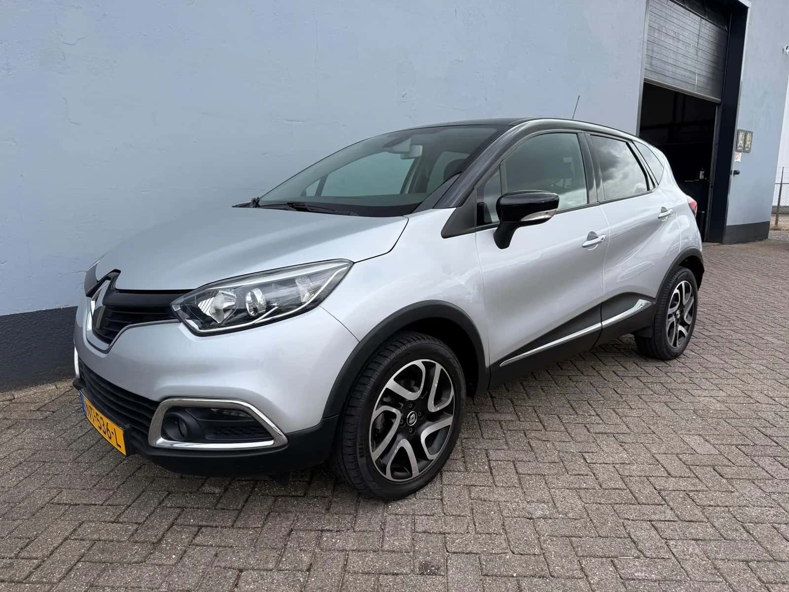 Renault Captur (2017) — foto 1