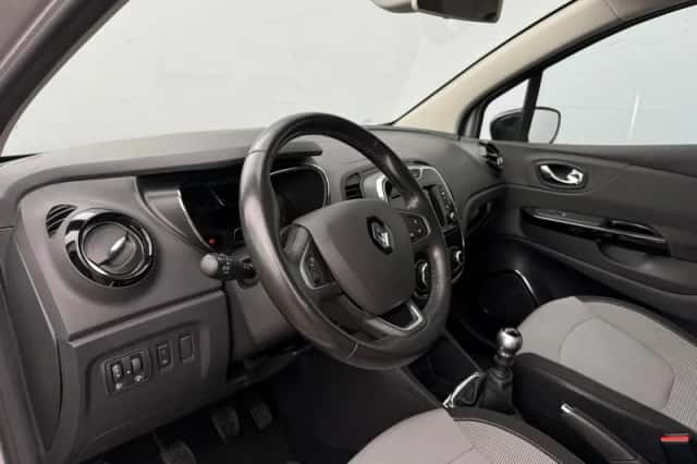 Renault Captur (2017) thumbnail 9