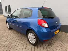 Renault Clio (2010) thumbnail 3