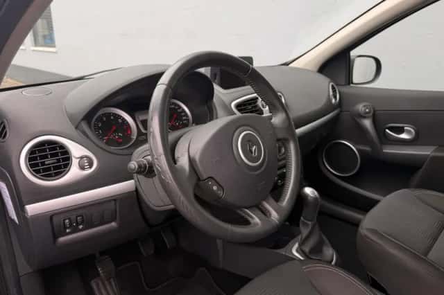 Renault Clio (2010) thumbnail 9