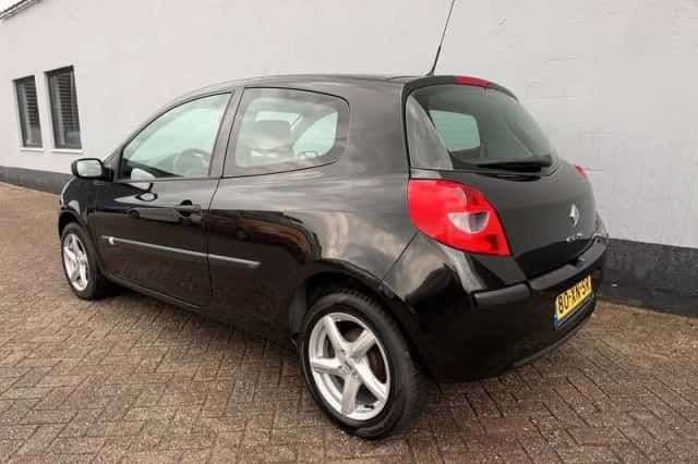 Renault Clio (2007) thumbnail 3