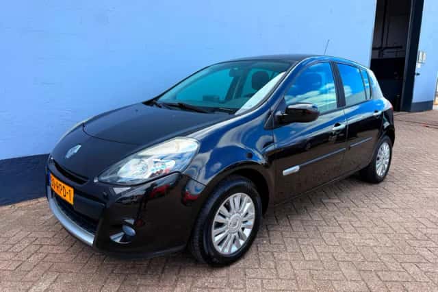Renault Clio (2011) thumbnail 1