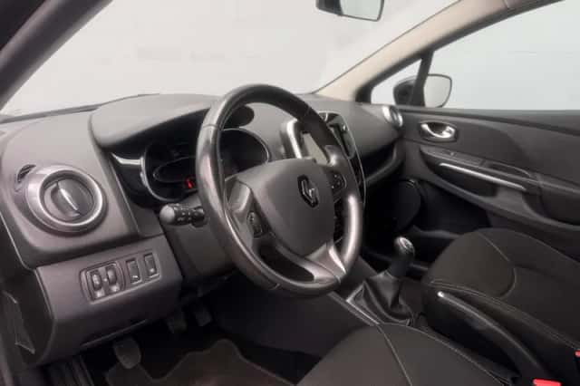 Renault Clio (2016) thumbnail 9
