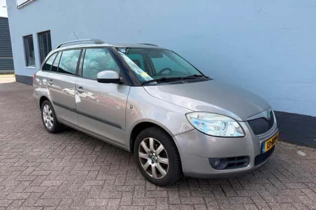 Škoda Fabia (2010) thumbnail 4