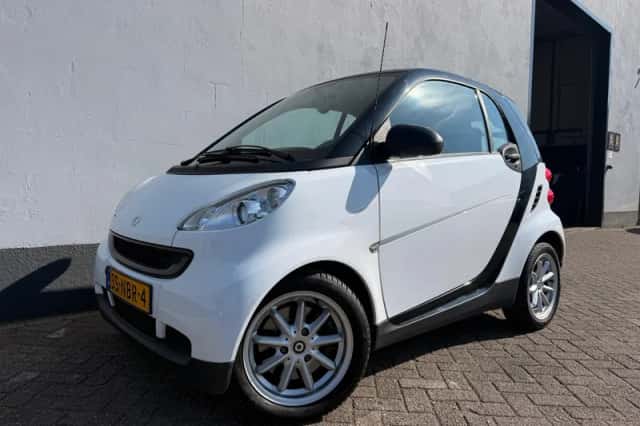 Smart Fortwo (2010) thumbnail 1